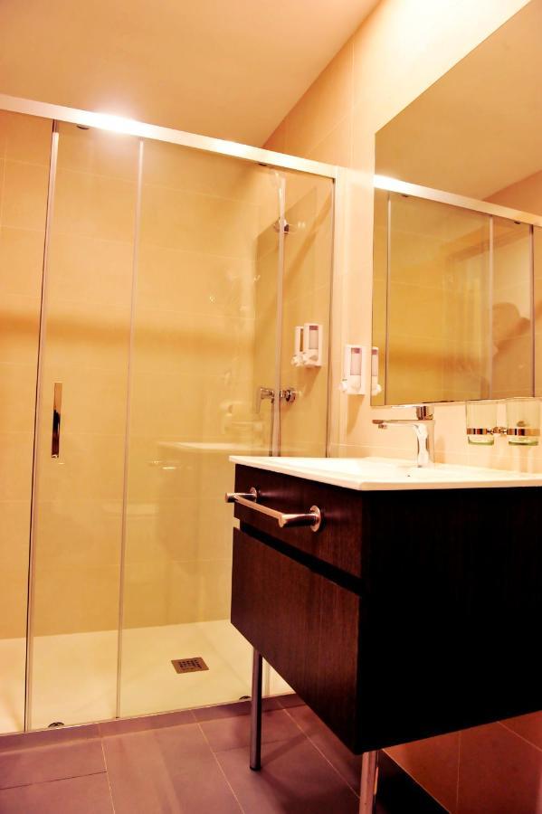 6 Bis Hotel Castelldefels Luaran gambar