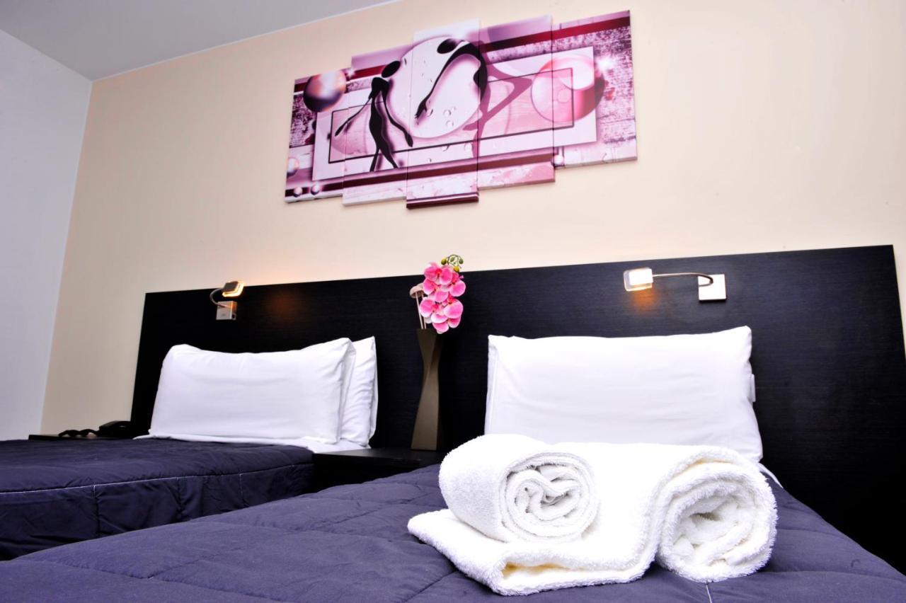 6 Bis Hotel Castelldefels Luaran gambar