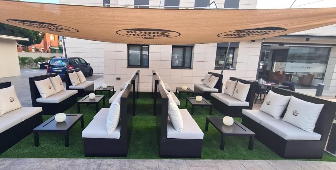 6 Bis Hotel Castelldefels Luaran gambar